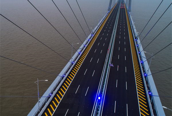港珠澳大桥-LED智慧路灯项目